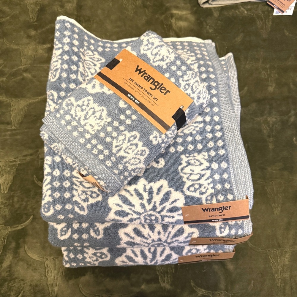 Wrangler Towel Set Unisex OS Blue NWT 5-Piece Bandana Floral Quick Dry Bath Hand